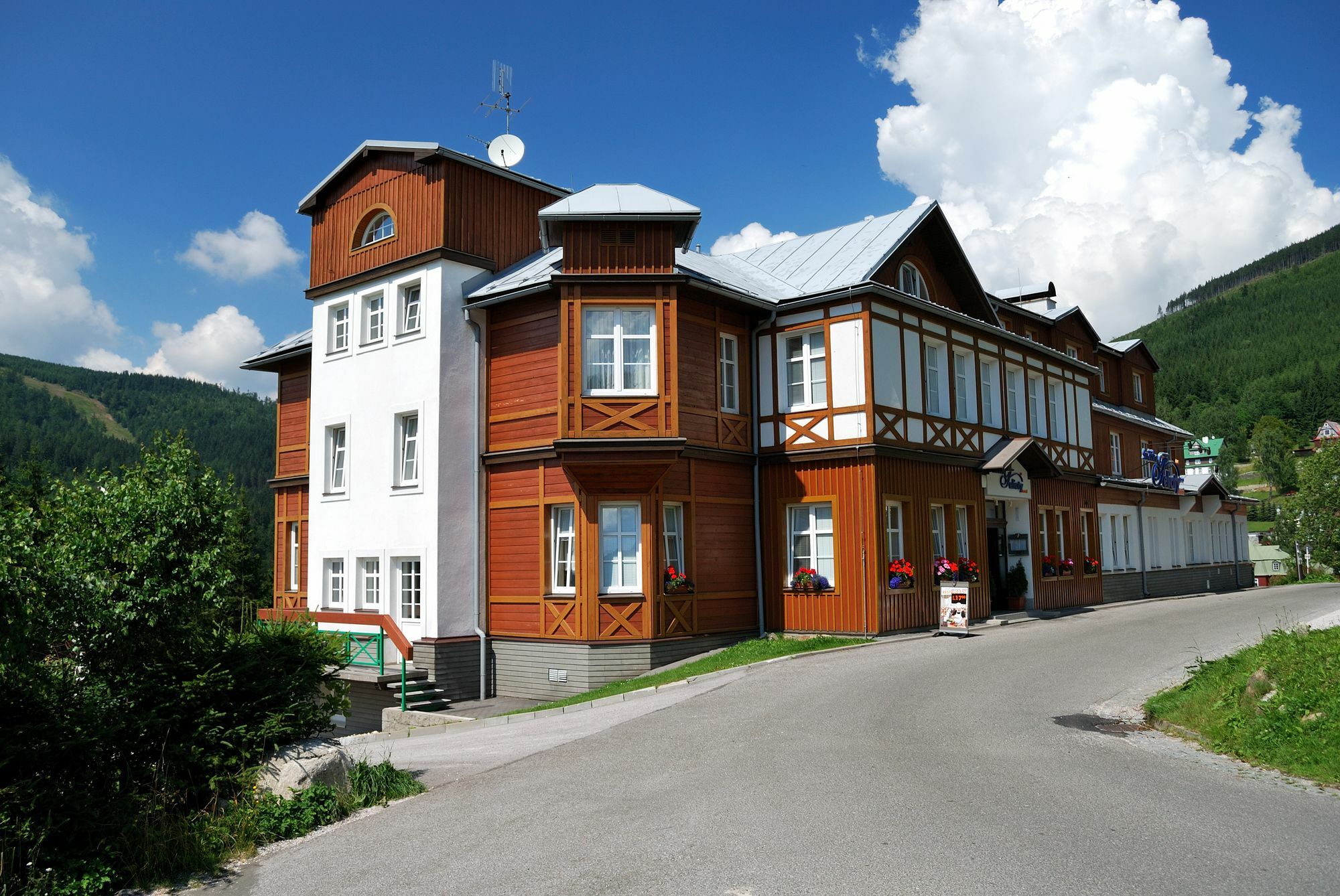 Hotel Snezka Špindlerŭv Mlýn Eksteriør bilde