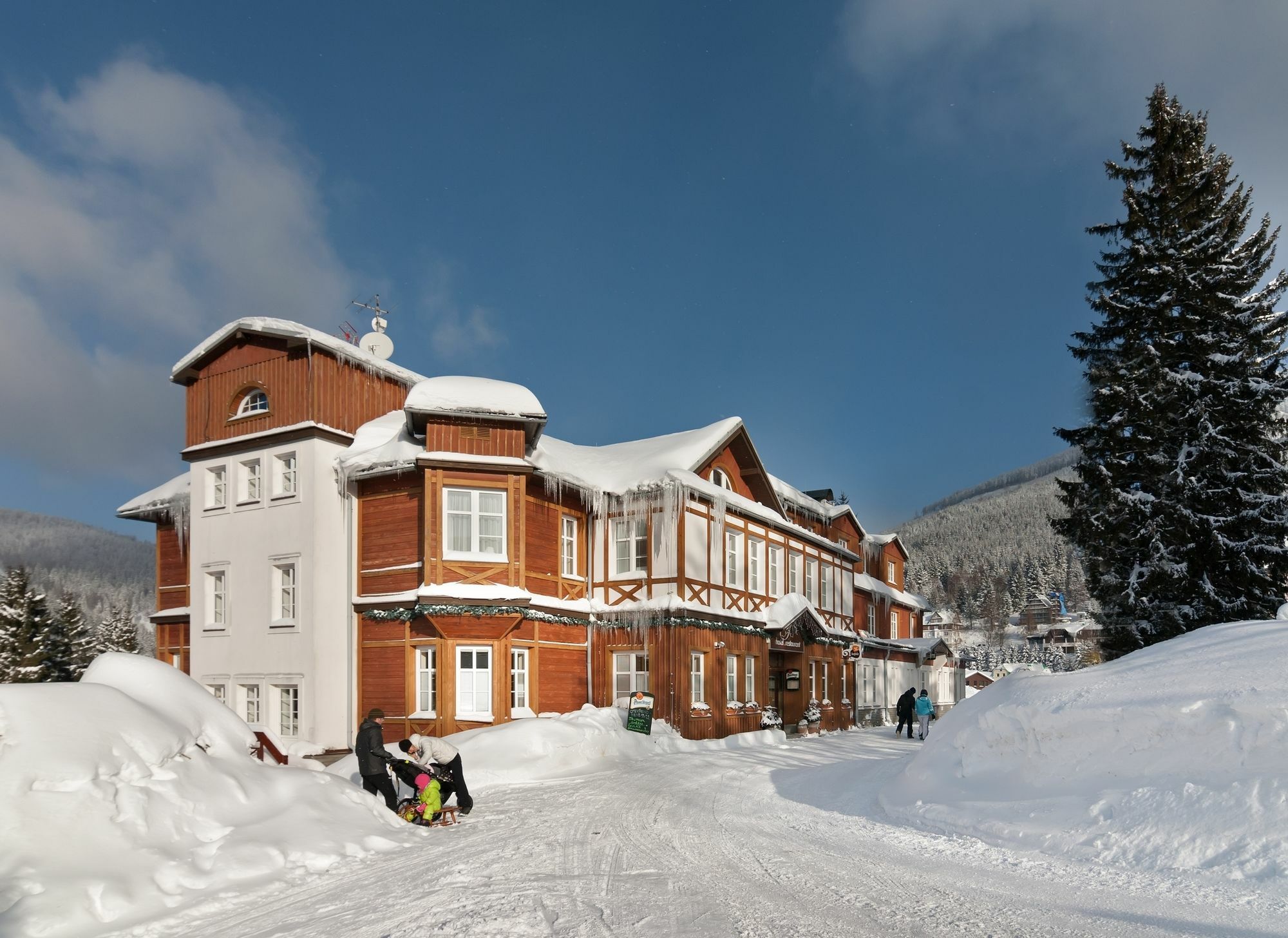 Hotel Snezka Špindlerŭv Mlýn Eksteriør bilde