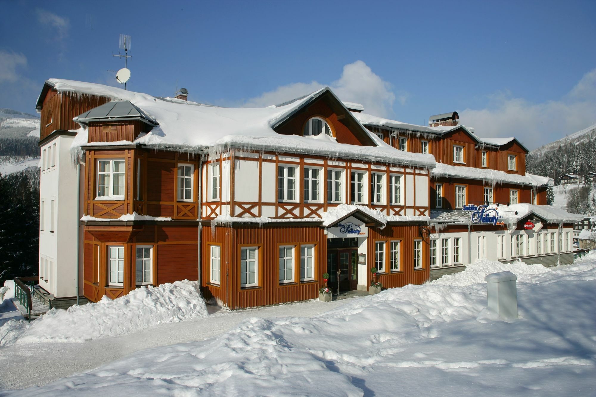 Hotel Snezka Špindlerŭv Mlýn Eksteriør bilde