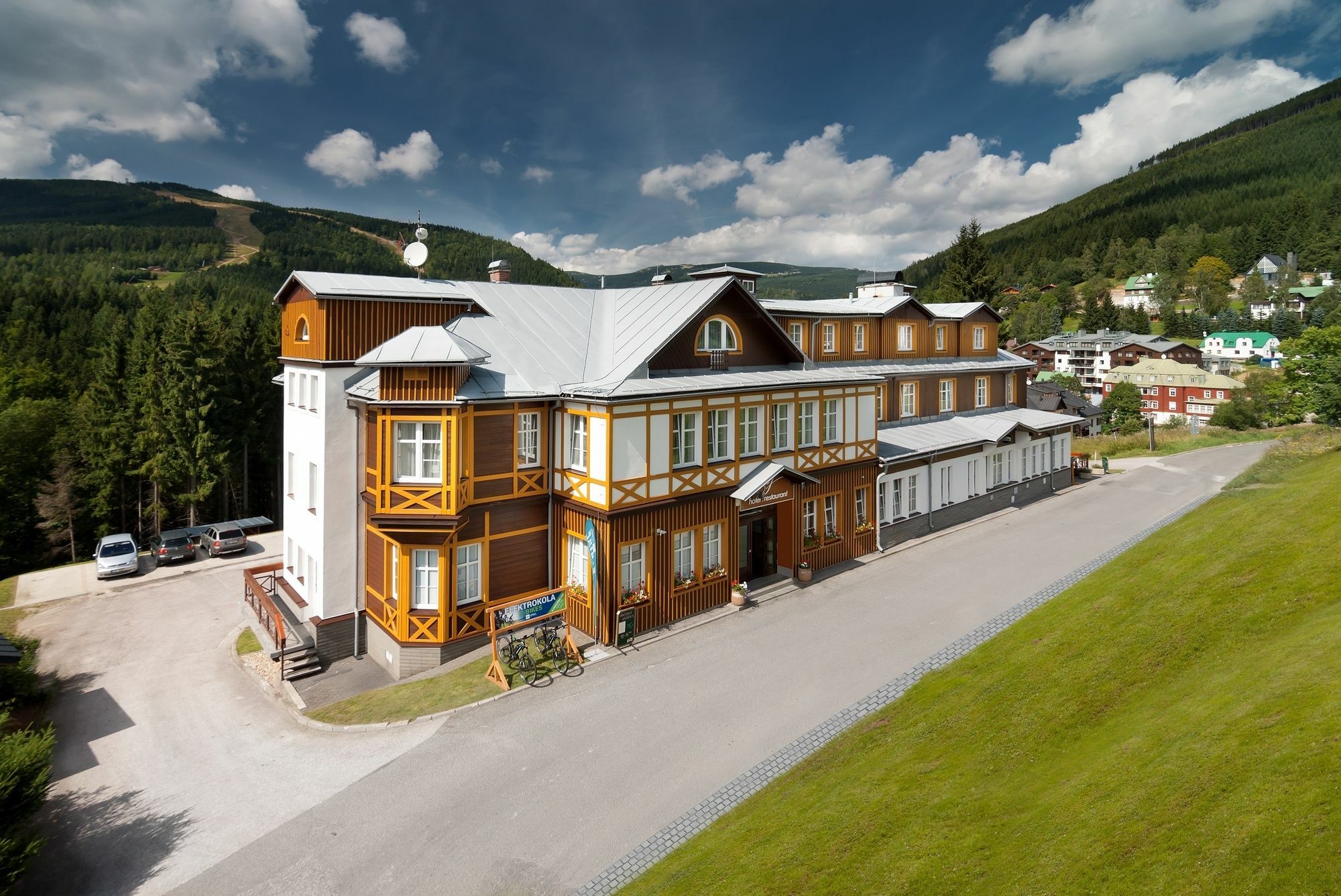 Hotel Snezka Špindlerŭv Mlýn Eksteriør bilde